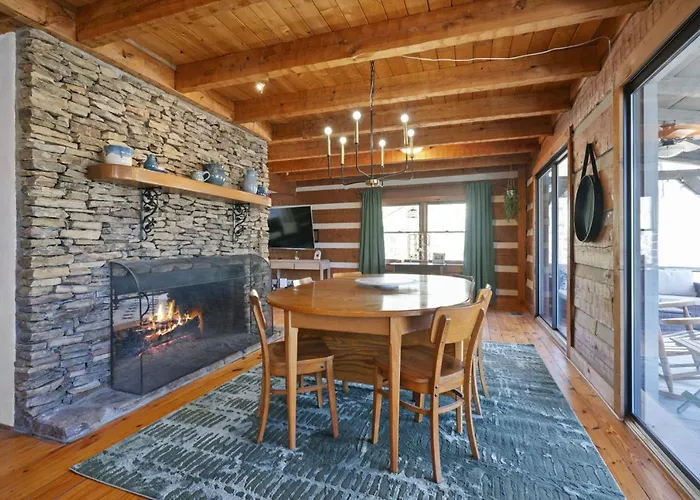 The Graystone Lodge In Big Canoe
