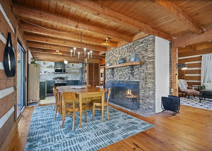 The Graystone Lodge In Big Canoe